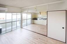 物件内観写真4　(居室・リビング)