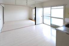 物件内観写真4　(居室・リビング)