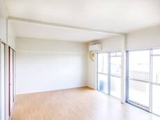 物件内観写真4　(居室・リビング)