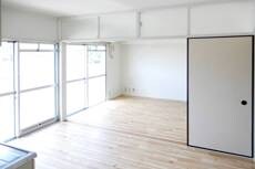 物件内観写真4　(居室・リビング)