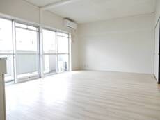 物件内観写真4　(居室・リビング)