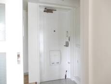 物件内観写真11　(玄関)