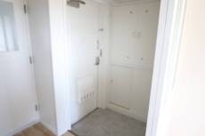 物件内観写真10　(玄関)