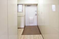 物件内観写真11　(玄関)