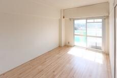 物件内観写真4　(居室・リビング)