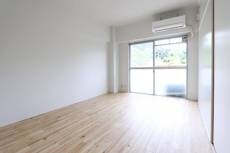 物件内観写真4　(居室・リビング)