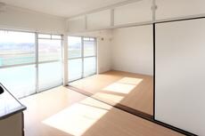 物件内観写真4　(居室・リビング)