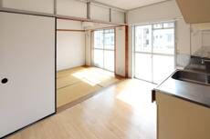 物件内観写真4　(居室・リビング)