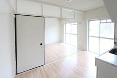 物件内観写真4　(居室・リビング)