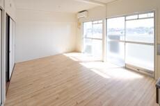 物件内観写真4　(居室・リビング)