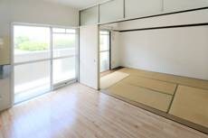 物件内観写真4　(居室・リビング)