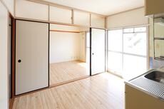 物件内観写真4　(居室・リビング)