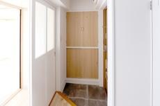 物件内観写真10　(玄関)