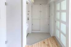 物件内観写真11　(玄関)