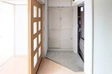 物件内観写真11　(玄関)