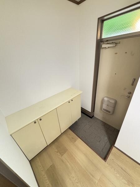 物件内観写真3　(シューズボックス)