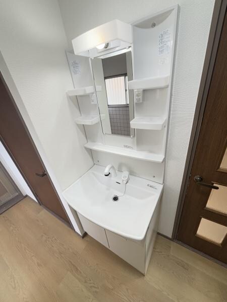 物件内観写真4　(洗髪洗面化粧台)