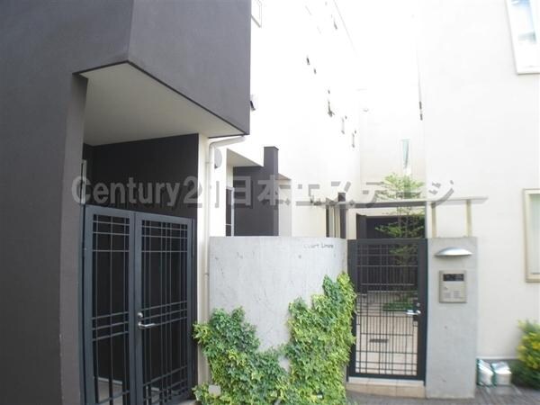 物件外観写真2　(オートロック、宅配ボックス完備です)