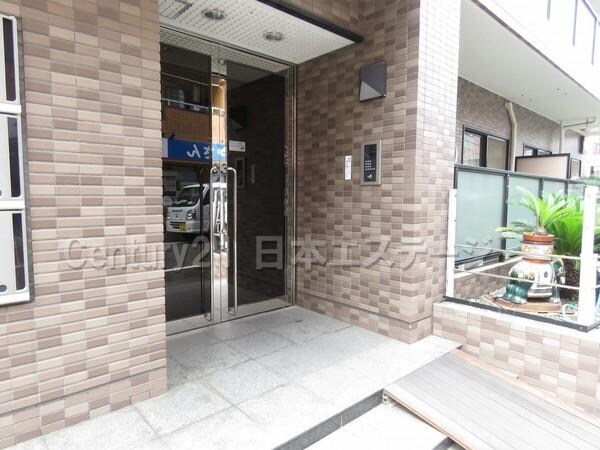 エントランス(安心のオートロック完備です)
