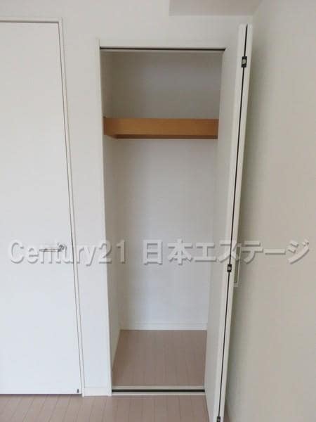 物件内観写真15　(リビングの収納です)