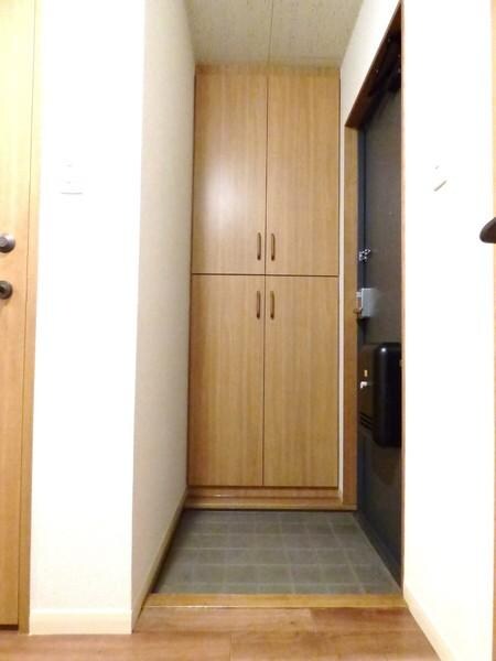 物件内観写真10　(靴箱収納がべんりです☆)