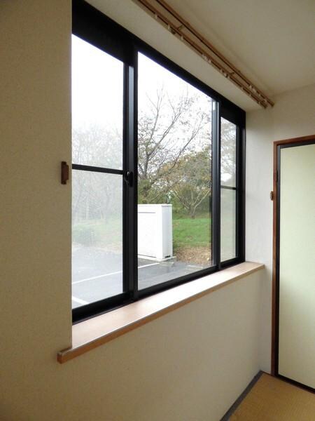 物件内観写真12　(出窓があり小物を飾れますよ♪)