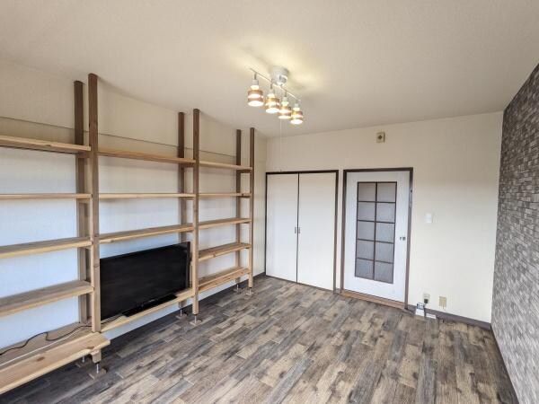 洋室(家具の配置が楽しみです♪)