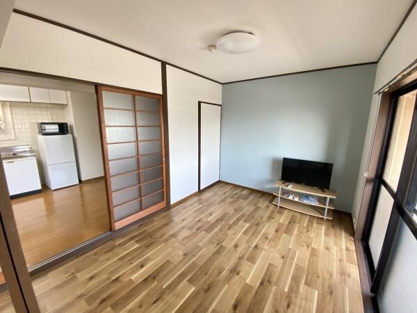 物件内観写真6　(リビング横の洋室です☆)