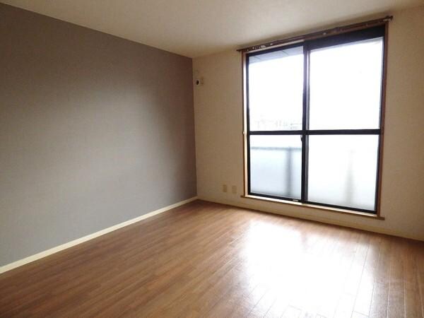 物件内観写真2　(アクセントクロスがお洒落です！)