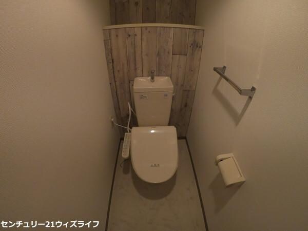 トイレ(写真は同タイプの別のお部屋のものです。)