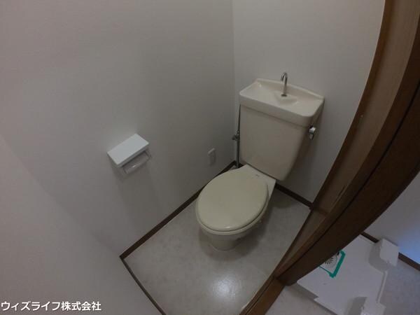トイレ(写真は同タイプの別のお部屋のものです。)