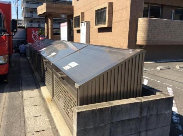 物件外観写真2　(ゴミ置き場)
