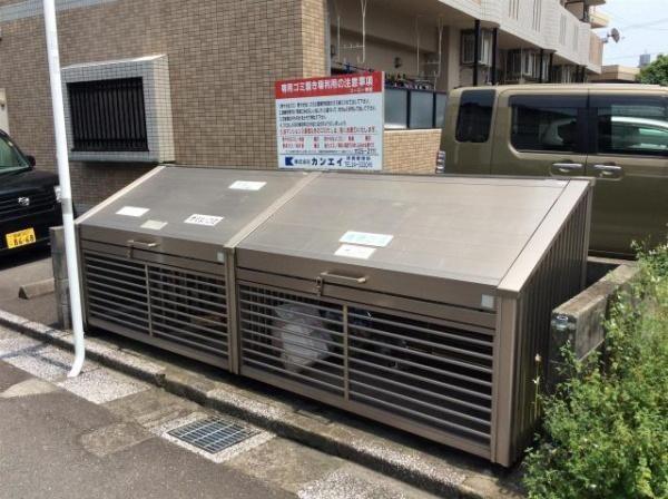 エントランス(ゴミ置き場)