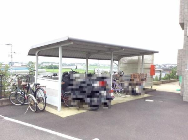 物件外観写真4　(駐輪場)