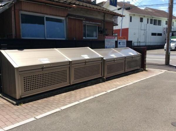 エントランス(ゴミ置き場)