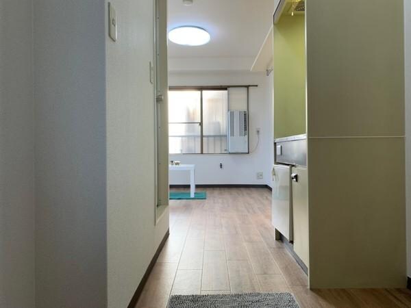 物件内観写真9　(玄関スペース)