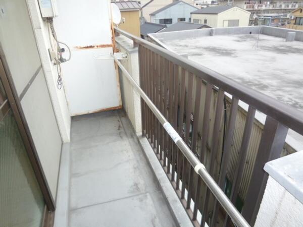 バルコニー(向かいも吹き抜けていて日辺り良いです♪)