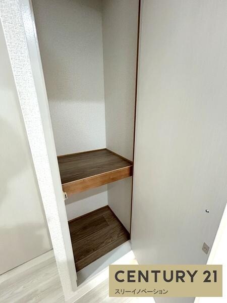 物件内観写真11　(★収納付きの洋室★)