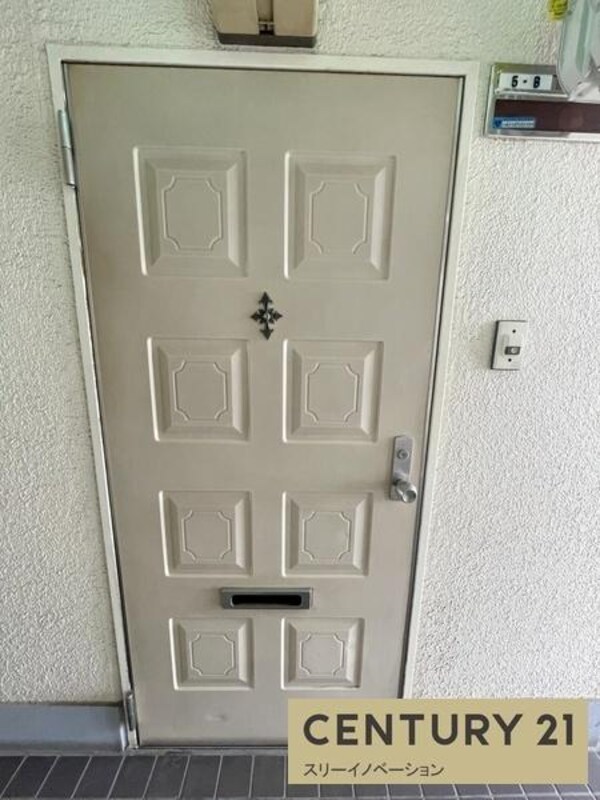 エントランス(★ポスト付きの玄関ドア★)