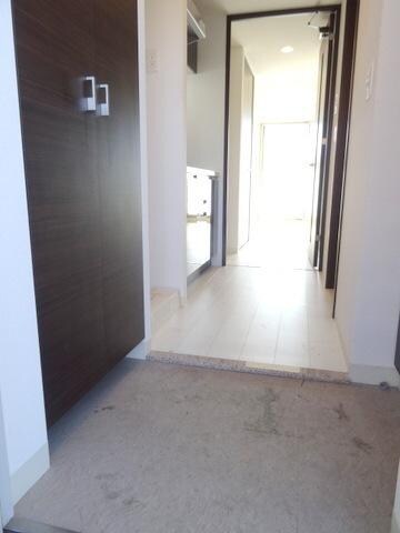 物件内観写真18　(★シューズボックスで玄関スッキリ★)