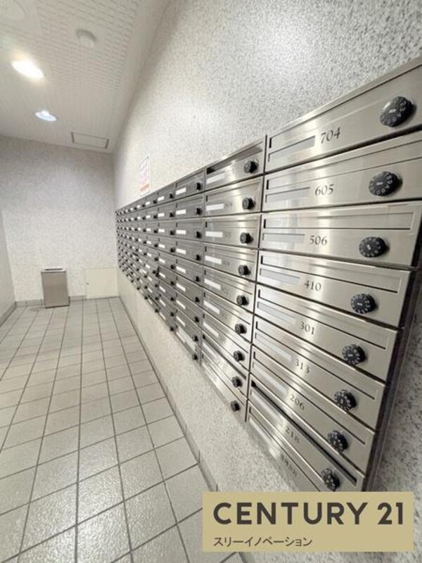 エントランス(★便利な宅配ＢＯＸ完備★)