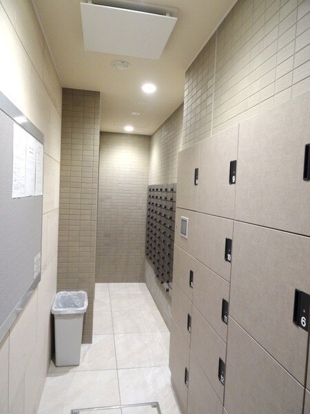 物件外観写真3　(★郵便ポストと宅配BOX完備★)