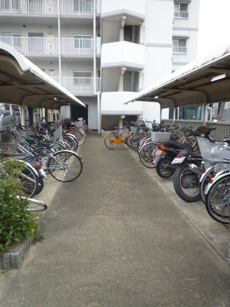 物件外観写真2　(★駐輪場完備★)