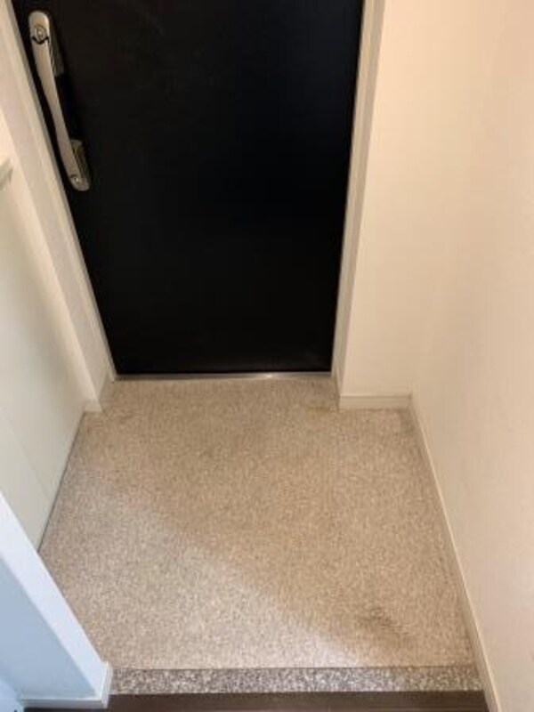 玄関(★しっかりした扉★)