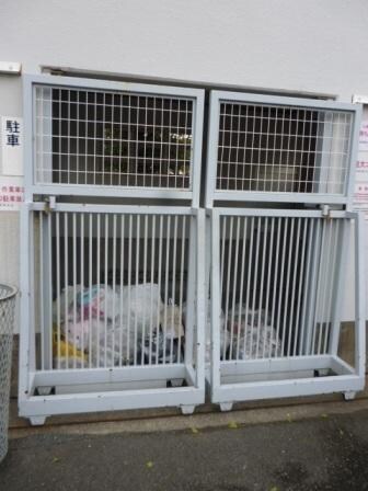 物件外観写真3　(★敷地内ゴミ置場も有ります★)