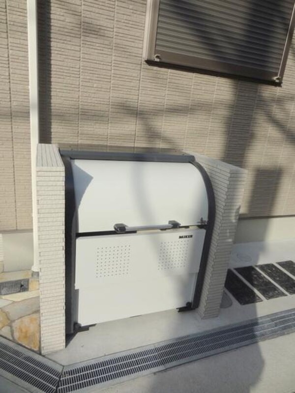 エントランス(★敷地内ゴミ置き場有りますよ★)