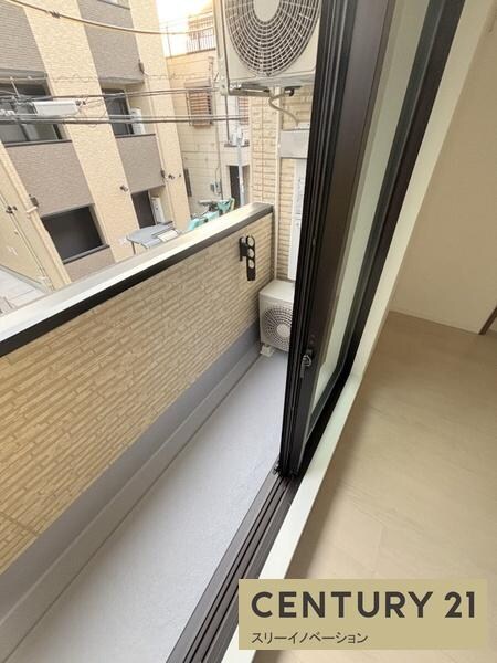 物件内観写真16　(★広いバルコニー★)