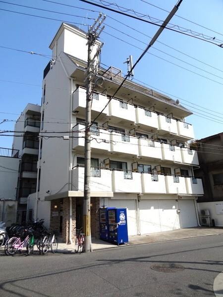 物件外観写真1　(★頼もしい外観★)