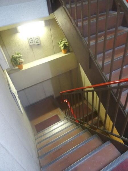 物件外観写真2　(★共用階段★)