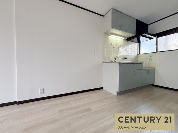 エントランス(★郵便も一階の集合ポストへ★)